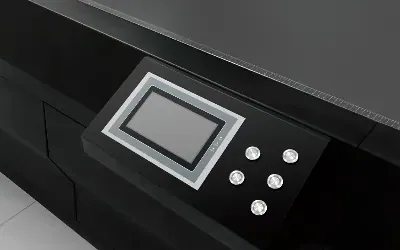 Panel funcional desde el que podemos realizar las funciones de la máquina, limpiezas,… · Uviprint 9060 UV