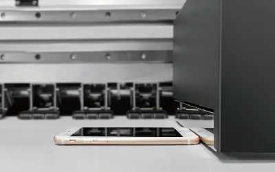 Sistema anti-colisión para proteger el carro y los cabezales · Uviprint NP 200 UV