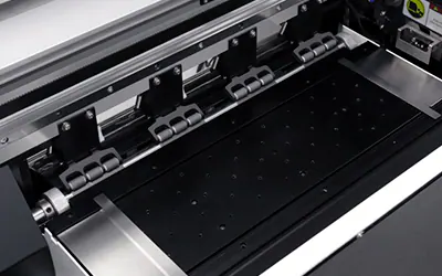 Control eléctrico de apertura y cerrado de los rodillos de arrastre del material · Uviprint DTF